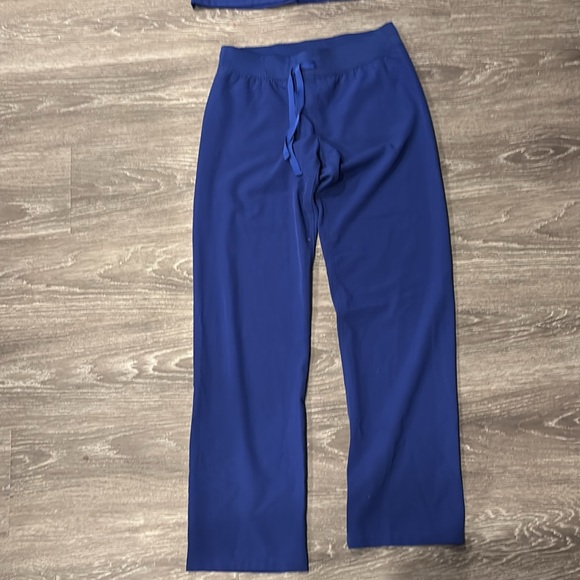 New W/O Tags XS FIGS Scrub Set - Picture 2 of 2